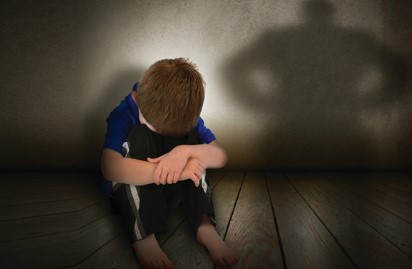 عربي ينقذ طفلاً من شذوذ آسيوي أغراه بـ 5 دراهم