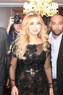 نوال الزغبي ترتدي الأسود في عيد الحب
