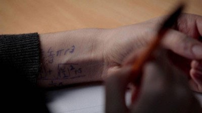فتاة انتحرت في دبي بعد كشفها تغش في امتحان مدرسي