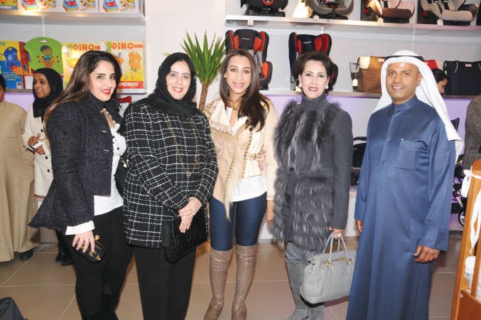 علي الطراد والشيخة عناية الصباح والشيخة عالية الصباح والشيخة شيخةالصباح والشيخة منيرة الصباح