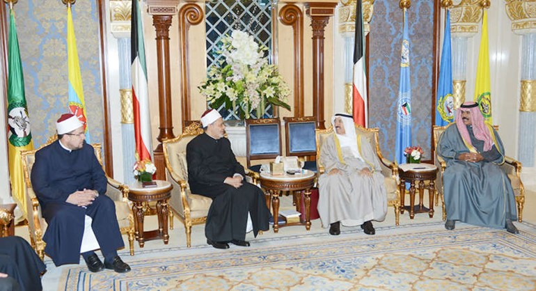 صاحب السمو الامير الشيخ صباح الاحمد مستقبلا فضيلة الامام الاكبر شيخ الازهر الشريف داحمد الطيب بحضور سمو ولي العهد الشيخ نواف الاحمد﻿