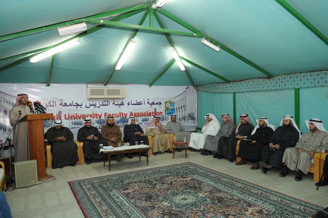 احمد السعدون ومسلم البراك ودجمعان الحربش ودخالد شخير وفيصل اليحيى وصالح الملا وخالد الطاحوس ود،وليد الطبطبائي ومحمد الدلال خلال الندوة	قاسم باشا﻿