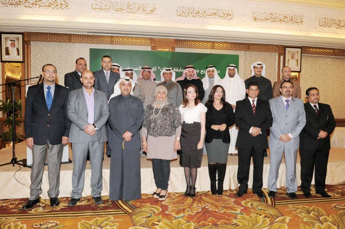 لقطة جماعية للفائزين بجوائز بيتك للابداع الصحافي 	قاسم باشا ﻿