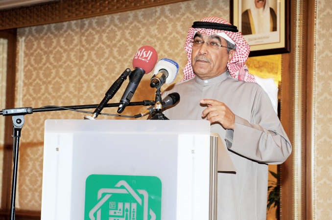  وعدنان الراشد متحدثا بالحفل﻿