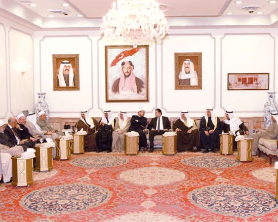 سمو الشيخ ناصر المحمد وشيخ الازهر داحمد الطيب وعدد من الحضور