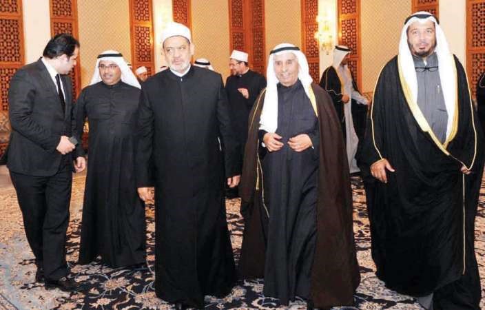 عبدالعزيز الشايع برفقة شيخ الازهر ومحمد عبدالعزيز الشايع ودعبدالله المعتوق والمستشار التشريعي والقانوني بالازهر محمد عبدالسلام
