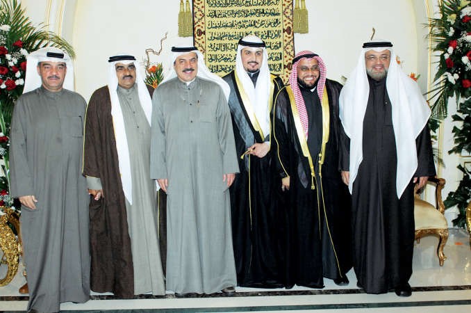 حمد ال بن علي وعبدالله المعيوف يباركان
