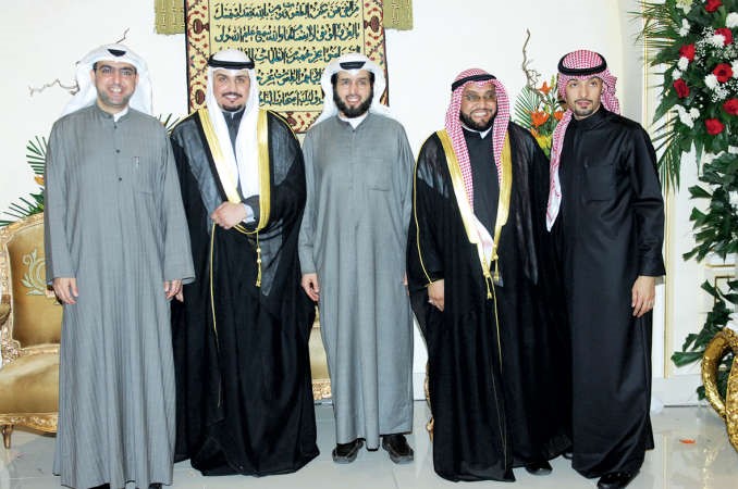 د عادل الدمخي وعبدالله الدمخي يهنئان
