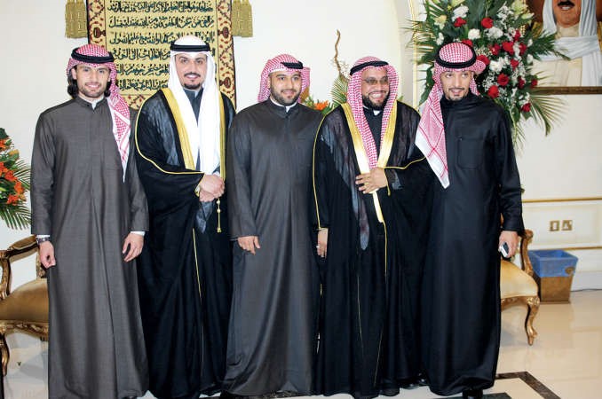 العميد جمعة القديري مع اولاده المحامي علي وبدر وحمد ومحمود القديري

