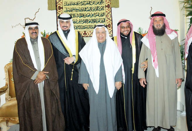 خالد السلطان وعلي الغانم يباركان

