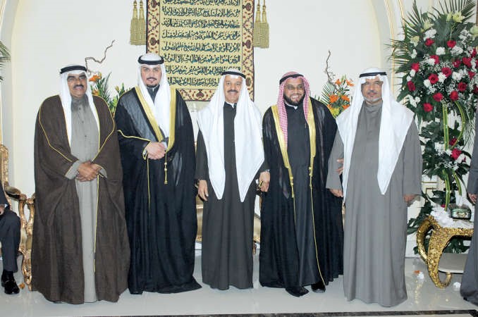 احمد الكليب واللواء حمد العنزي يهنئان
