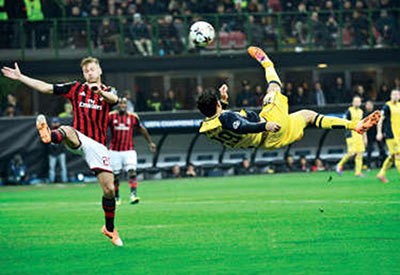 ضربة مقصية رائعة من مهاجماتلتيكو مدريد دييغو كوستا داخل منطقة جزاء ميلانافپ