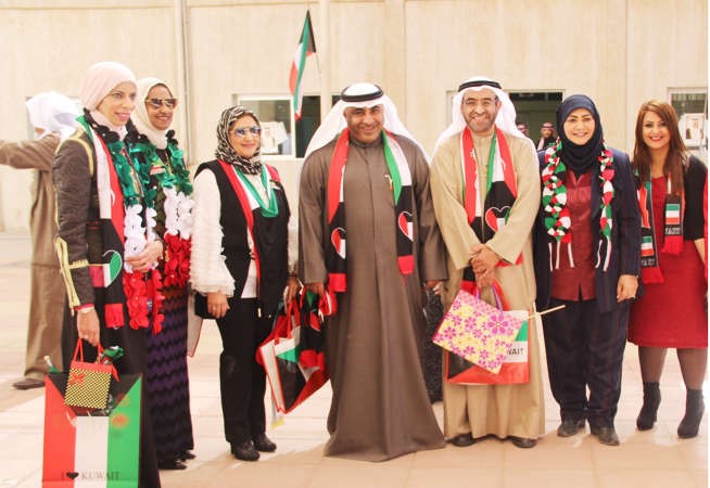 ناجي الزامل وعادل الراشد مع عدد من الشخصيات التربوية خلال الاحتفال﻿