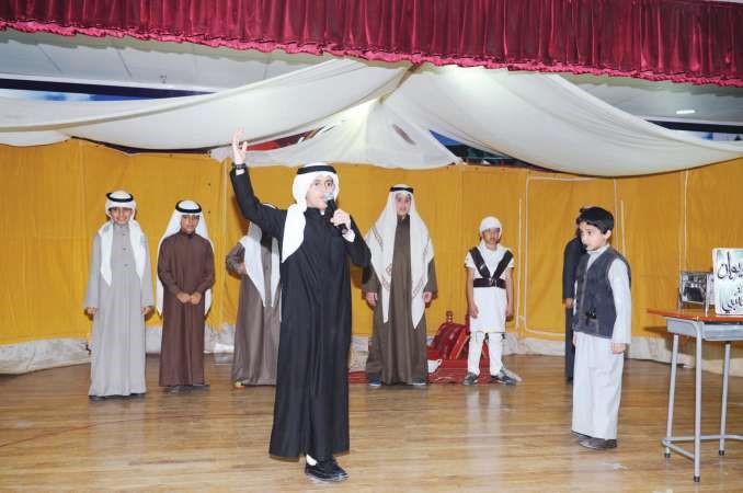 مشهد من مسرحية راشد والمعلقات السبع﻿