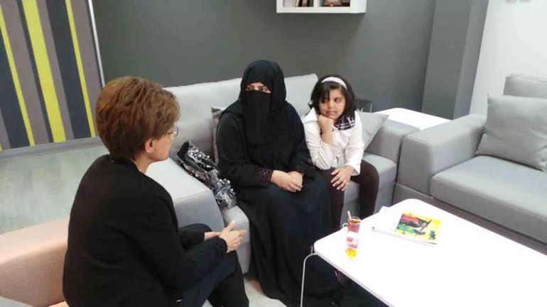 دالفليج تتحدث الى المرضى﻿