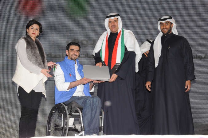 الشيخ سلمان الحمود مكرما احد المتميزيين بحضور الشيخة الزين الصباح وضاري الوزان