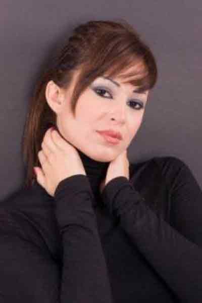 مذيعة لبنانية : من لبسي للقصير بينعرف إنو زوجي ما بيغار