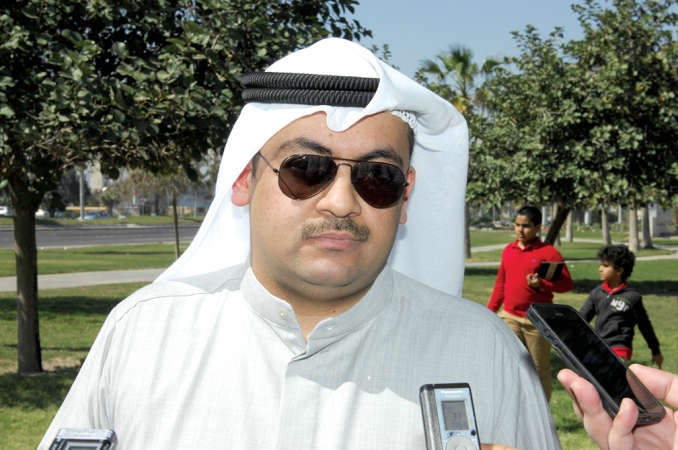 علي الخالد لدى حديثه للصحافيين