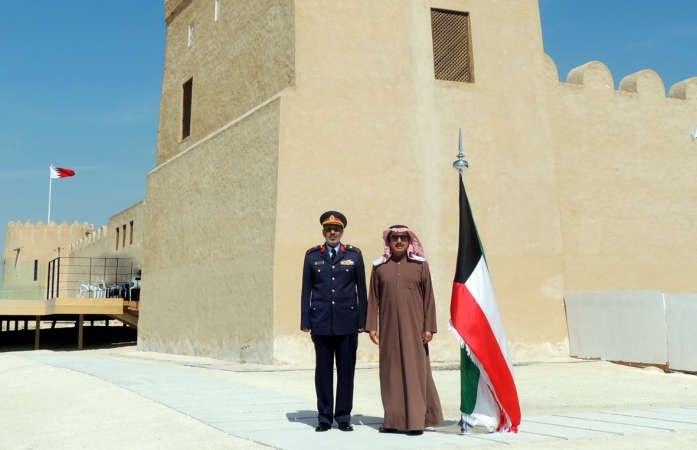 الشيخ عزام الصباح مع الملحق العسكري اللواء الركن علي العساكر﻿