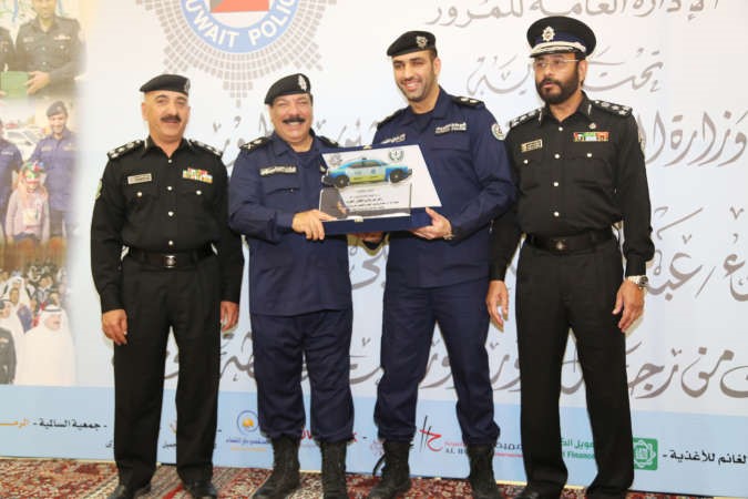 ومكرما احد الضباط بحضور العميد الناجم ﻿