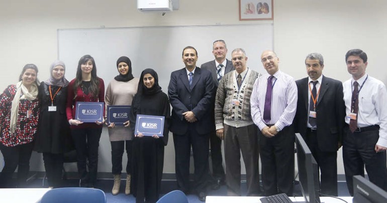 صورة جماعية للطلاب المكرمين 