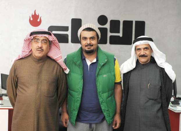 صورة تجمع المرحوم نايف ناصر مع الزميلين عدنان الراشد وعبدالسلام مقبول في مبنى جريدة الانباء	 سالم الشمري﻿