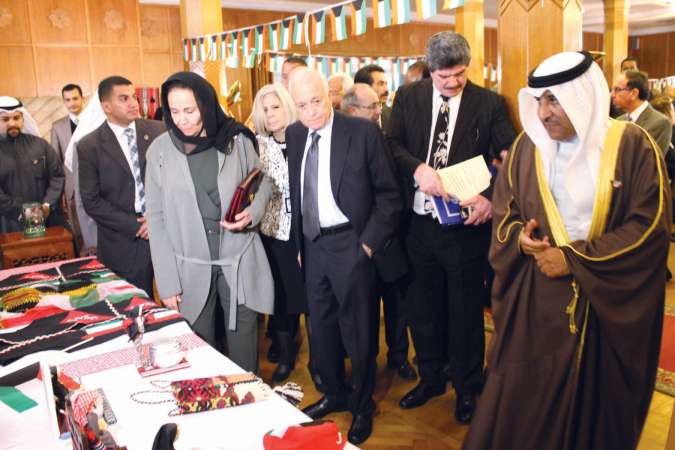 جولة داخل المعرض 	ناصر عبدالسيد﻿