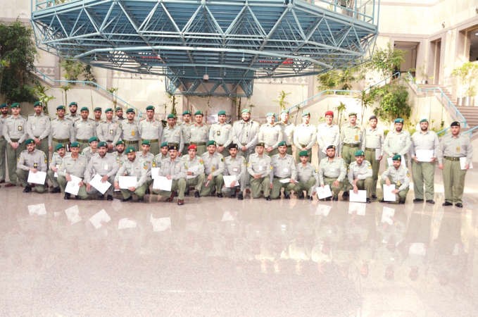 صورة تذكارية للمشاركين في الدورة