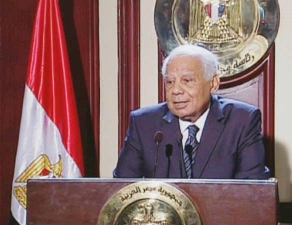 رئيس الوزراء المصري دحازم الببلاويمعلنا استقالة حكومته امسافب