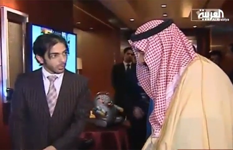 بالفيديو.. ولي العهد السعودي يمازح مبتعثاً سعودياً باليابان بتذكيره بشعر ابن قبيلته شليويح العطاوي