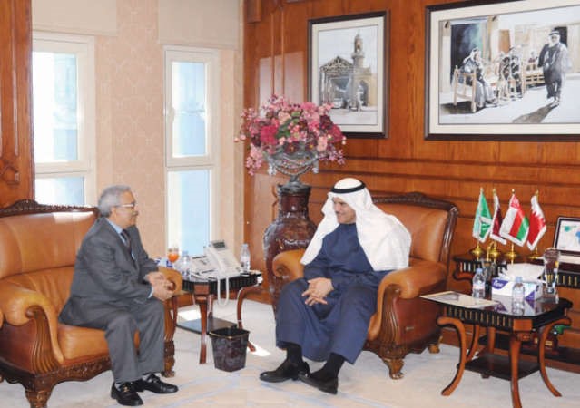 الشيخ سلمان الحمود اثناء استقباله سفير نيبال مادهوبان باوديل ﻿