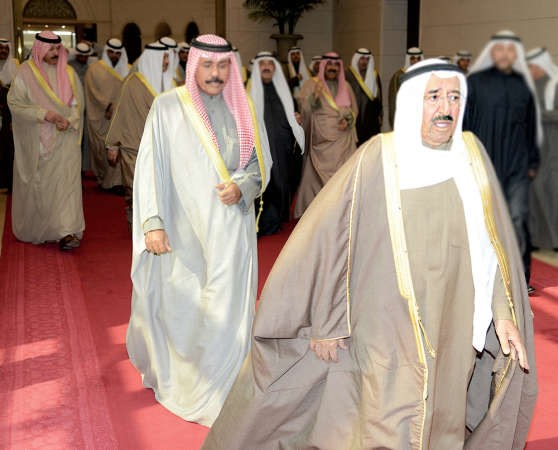  صاحب السمو الامير الشيخ صباح الاحمد اثناء مغادرته وفي وداعه سمو نائب الامير وولي العهد الشيخ نواف الاحمد﻿