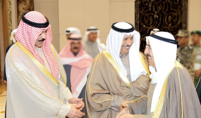 صاحب السمو الاميرالشيخ صباح الاحمد وفي وداعهسمو رئيس مجلس الوزراء الشيخ جابر المبارك ونائب رئيس مجلس الوزراء ووزير الداخلية الشيخ محمد الخالد ﻿