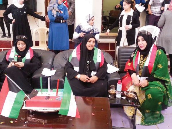 ضياء القديري ومنى المطيري وهدى عفيفي خلال الحفل
