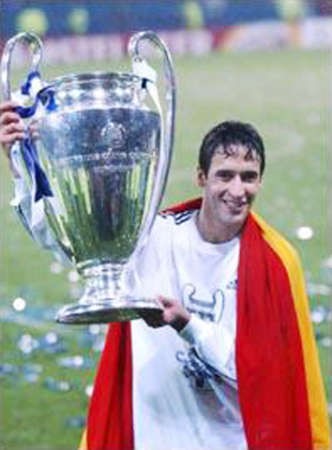 نجم ريال مدريد السابق راوول﻿