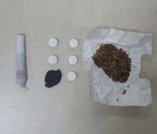 الحشيش والحبوب المضبوطة مع المصري