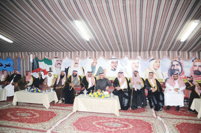 الشيخ مازن الجراح خلال مشاركته ابناء قبيلة يام في ملتقاهم السابع انور الكندري
