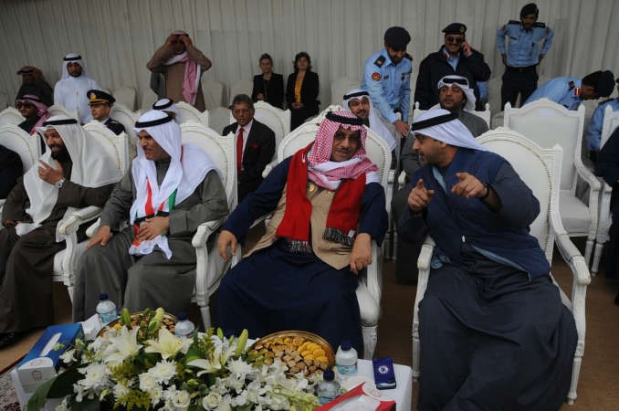 سمو رئيس الوزراء الشيخ جابر المبارك والشيخ سلمان الحمود والشيخ محمد العبد الله ود علي العمير خلال العرض العسكري
