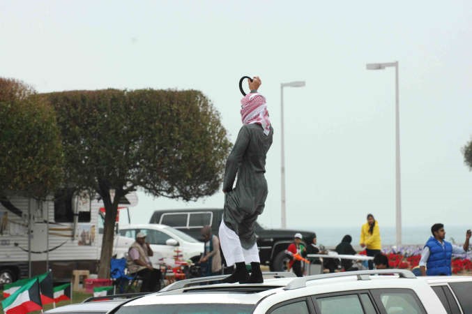 على سطح المركبة