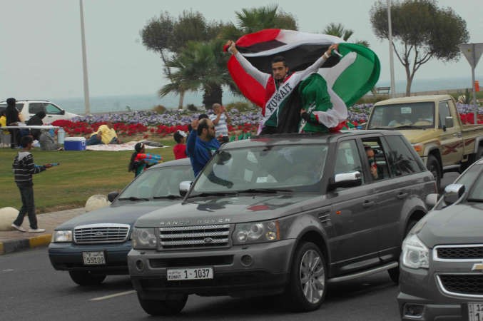 شباب يحتفلون على طريقتهم هاني عبدالله
