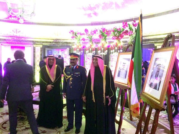 السفير خالد الدويسان واللواء فهد الباز يتلقيان التهاني في سفارتنا بلندن