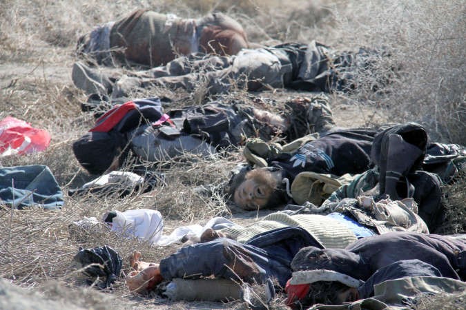صورة وزعتها سانا لما قالت انها جثث مسلحين قتلوا في كمين في الغوطة الشرقية افپ
