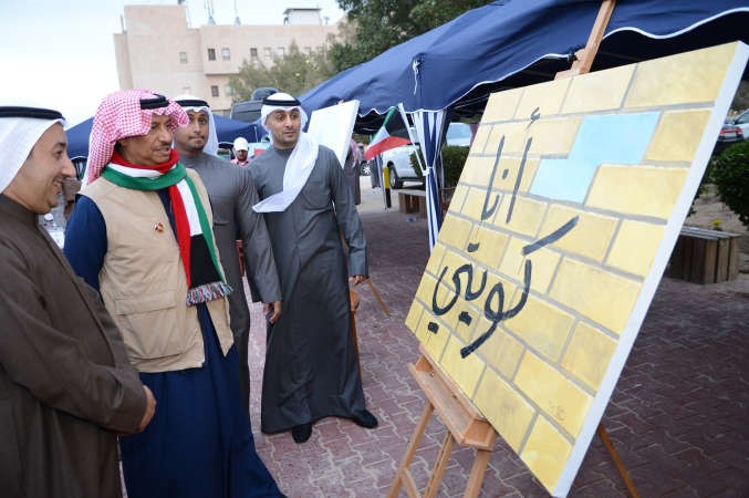 سمو رئيس الوزراء خلال جولته في المرسم الحر ﻿