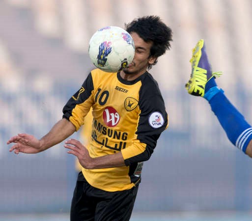 سيف الحشان تالقبتمريراته دون استغلالها احيانا	الازرقكوم 