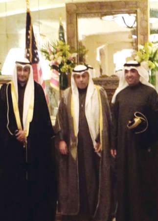القنصل عبداللطيف اليحيا وعبدالعزيز المعجل وعبدالرحمن المنيفي﻿