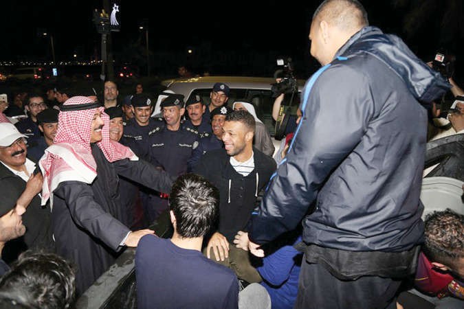 الخالد صافح وشارك اخوانه وابناءه احتفالاتهم باعياد الكويت ﻿