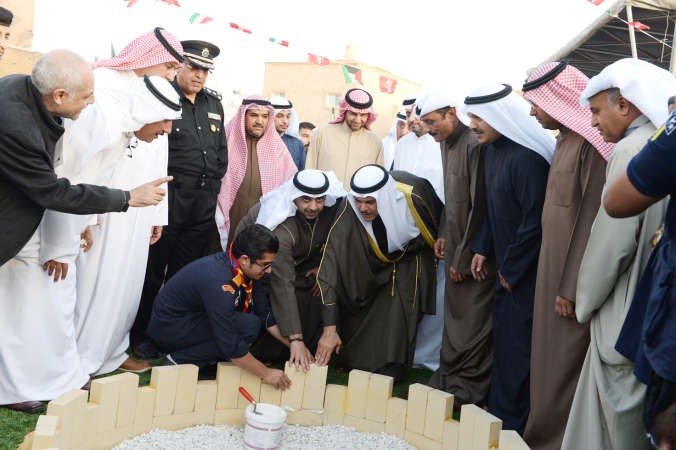 الشيخ سلمان الحمود والشيخ محمد العبدالله خلال وضع حجر اساس نصب الشهداء﻿