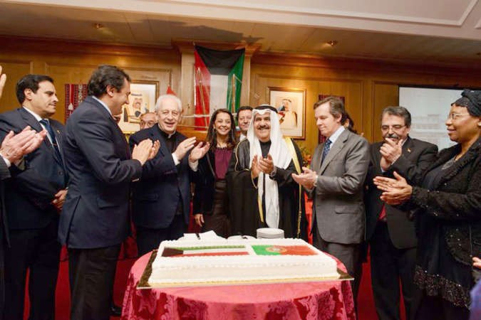 السفير سليمان المرجان يتوسط ضيوف الشرف والسفراء الحضور ﻿