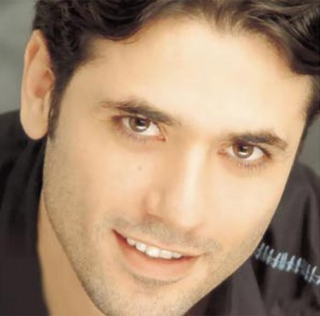 احمد عز 42 عام