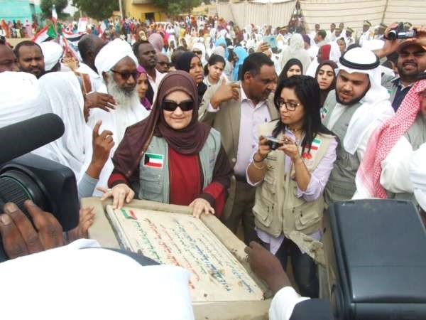  سمية الميمني تشارك في وضع حجر الاساس لمدرسة الكويت الثانوية للبنات ﻿